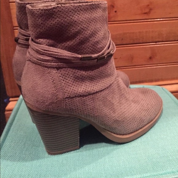 Tan Suede Booties! 🖤 - Picture 4 of 6
