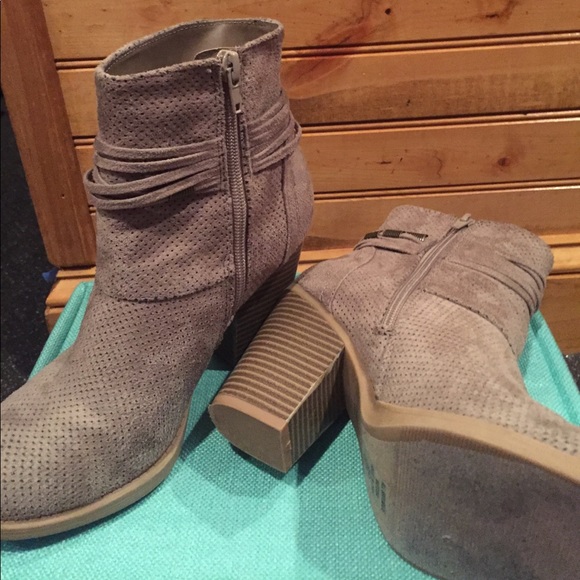 Tan Suede Booties! 🖤 - Picture 6 of 6
