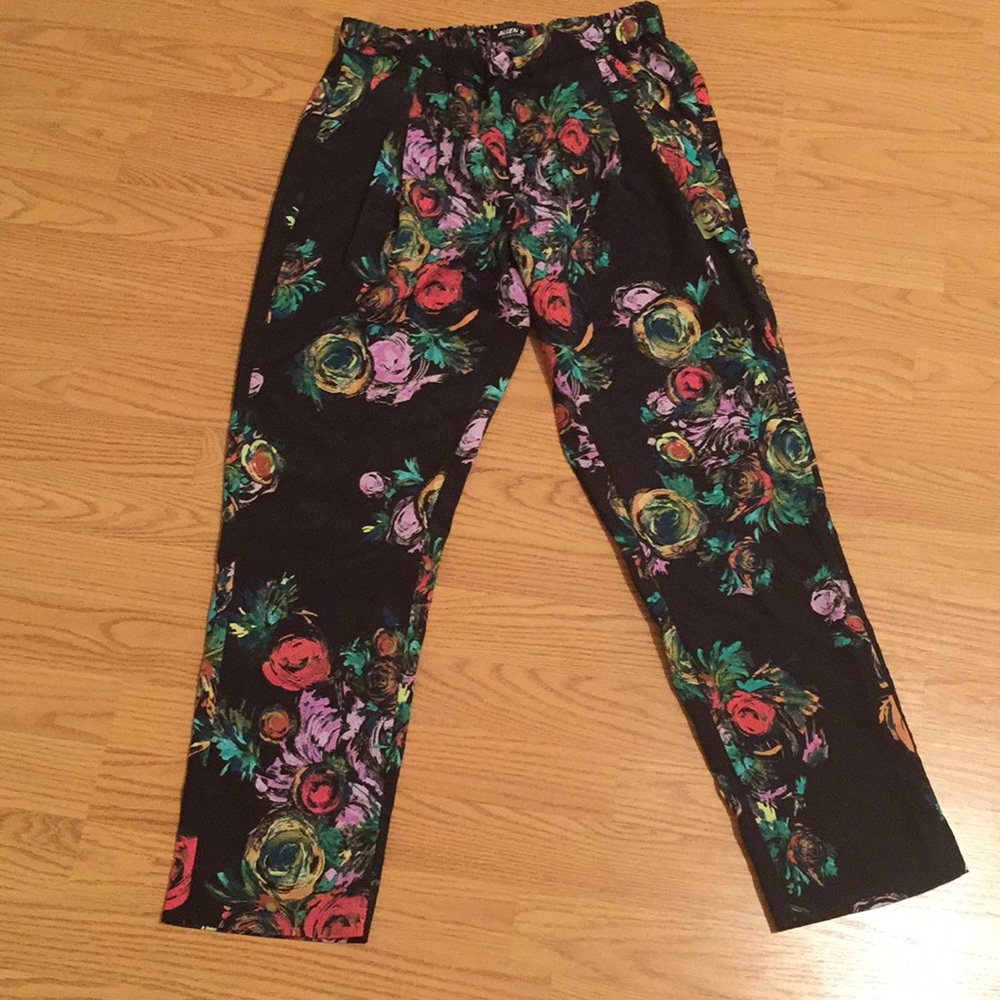 Fun floral pants!