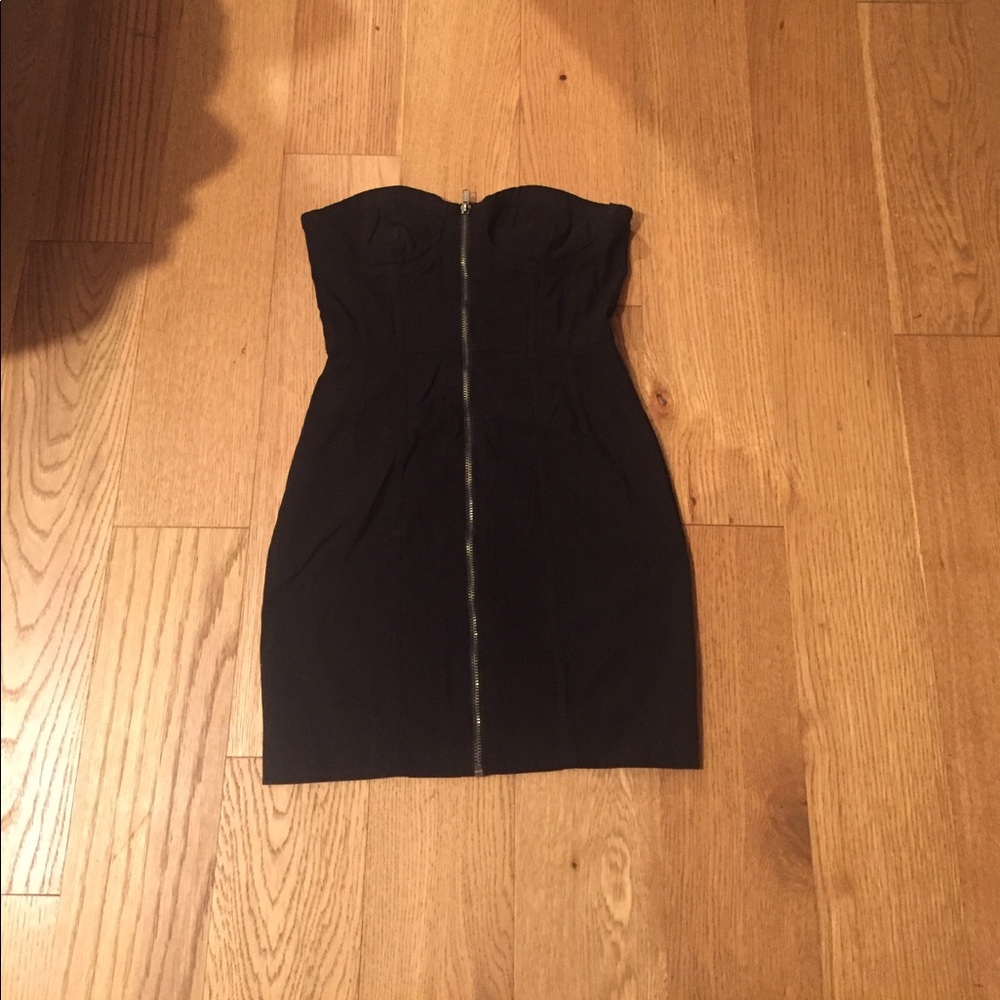 Timeless black zip up strapless stretchy dress