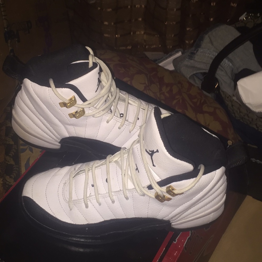 Jordan 12s size 5Y