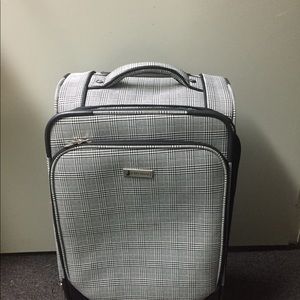 London Fog Carry On Suit Case Make an Offer!!