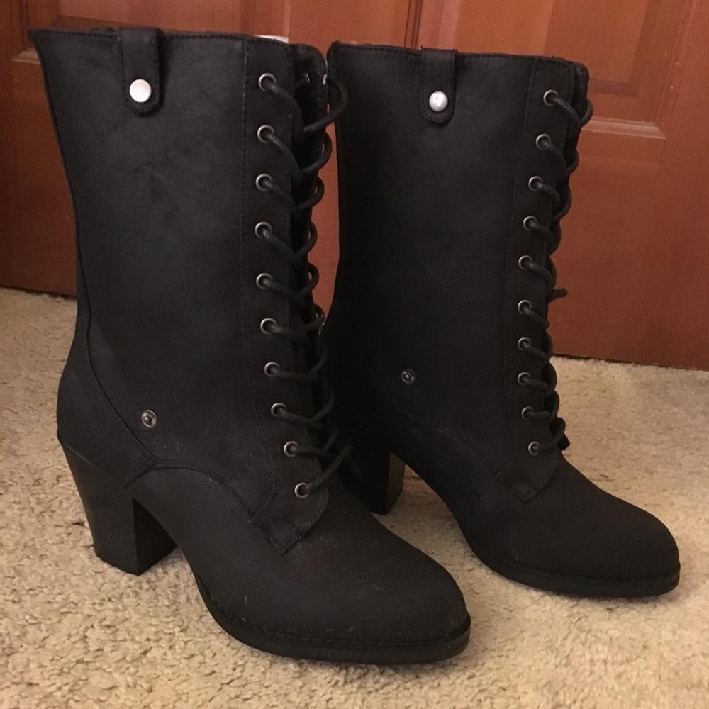 ❌SOLD❌ Lace up Heeled Boots