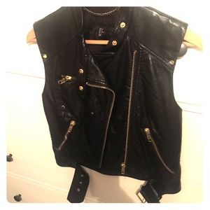 🔴 H&M Faux Leather Gold Zipper Vest