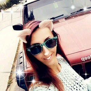 Meet your Posher, Danielle