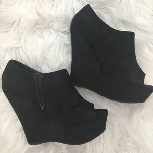 Steve Madden peep toe wedges