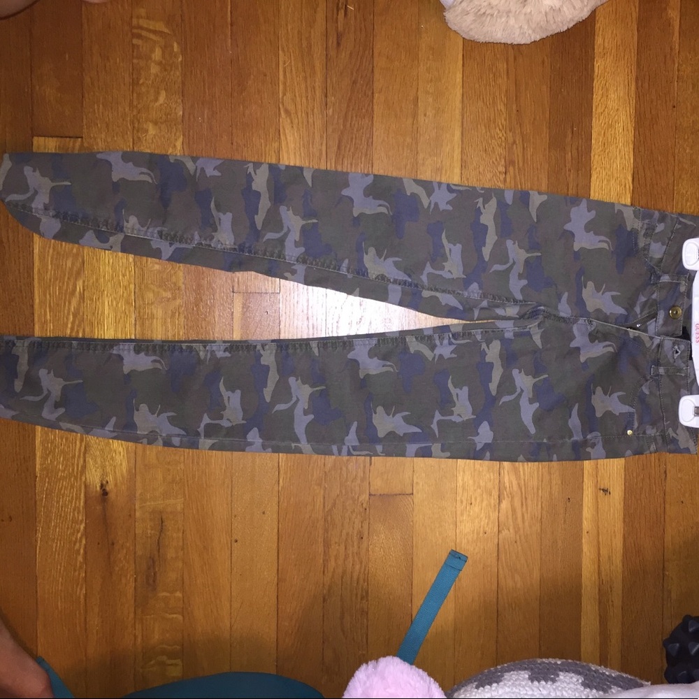 Super cute camo skinny jeans!!