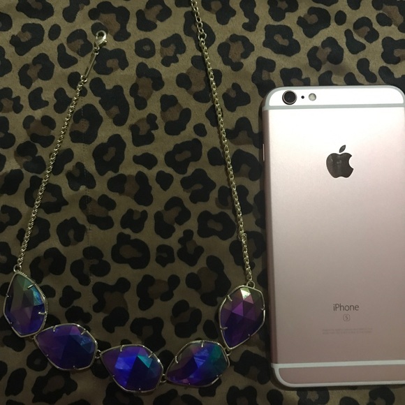 Kendra Scott Earring and Necklace set - Picture 3 of 4