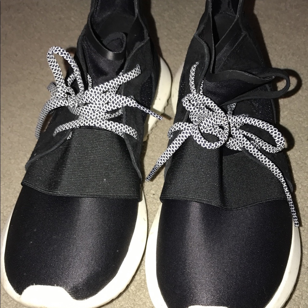 ADIDAS TENNIS SHOES