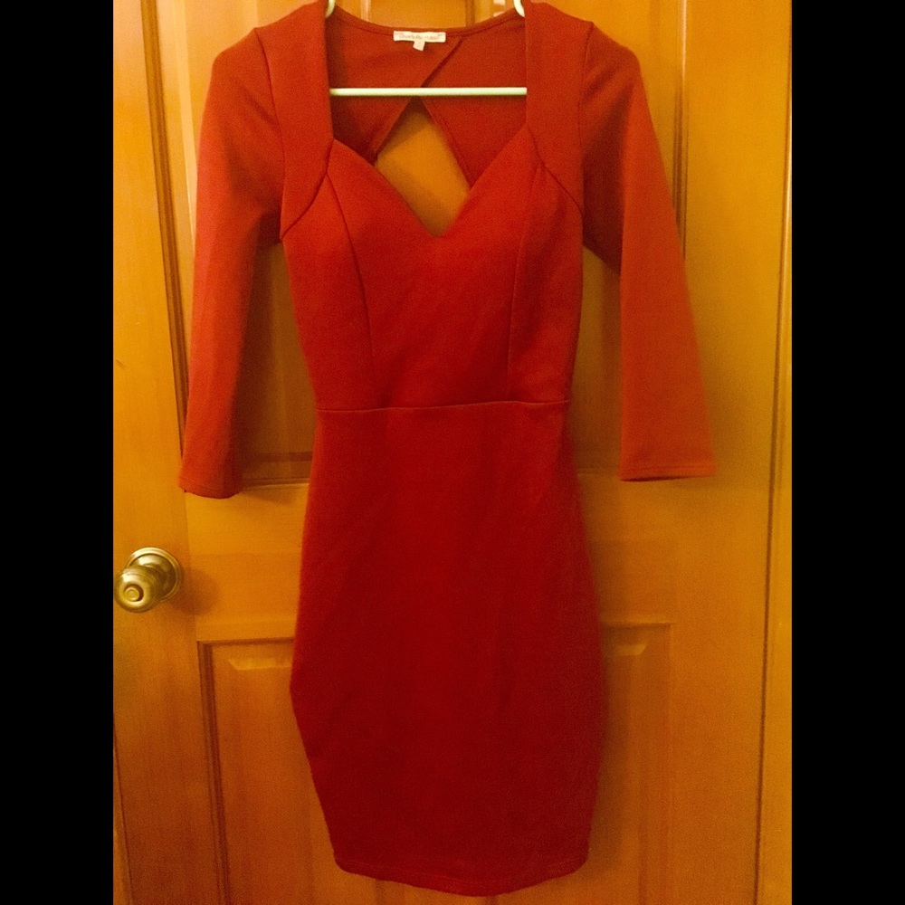 NWOT Burgundy Open Back Quarter Sleeve Dress