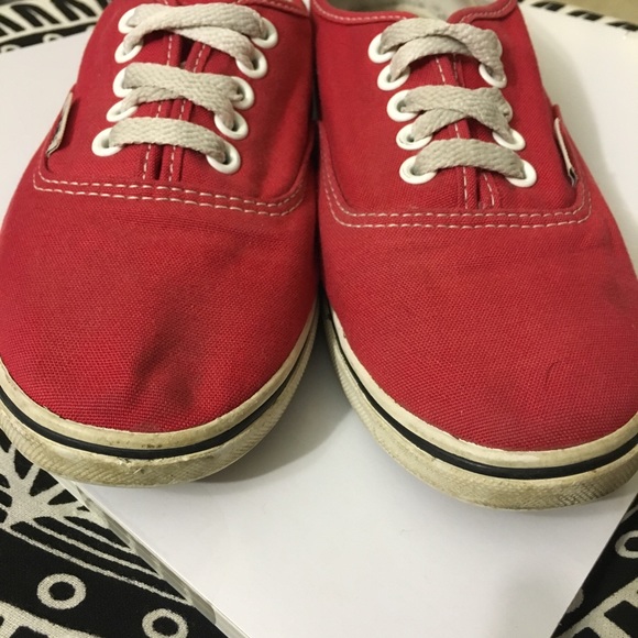 Red woman's Vans size 7.5 (6 in men's) - Picture 2 of 3