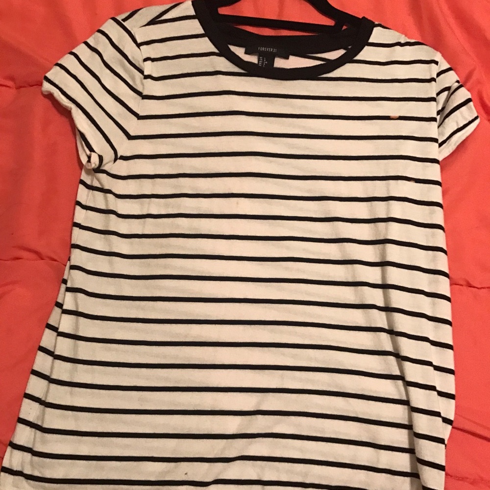 Forever 21 T-Shirt