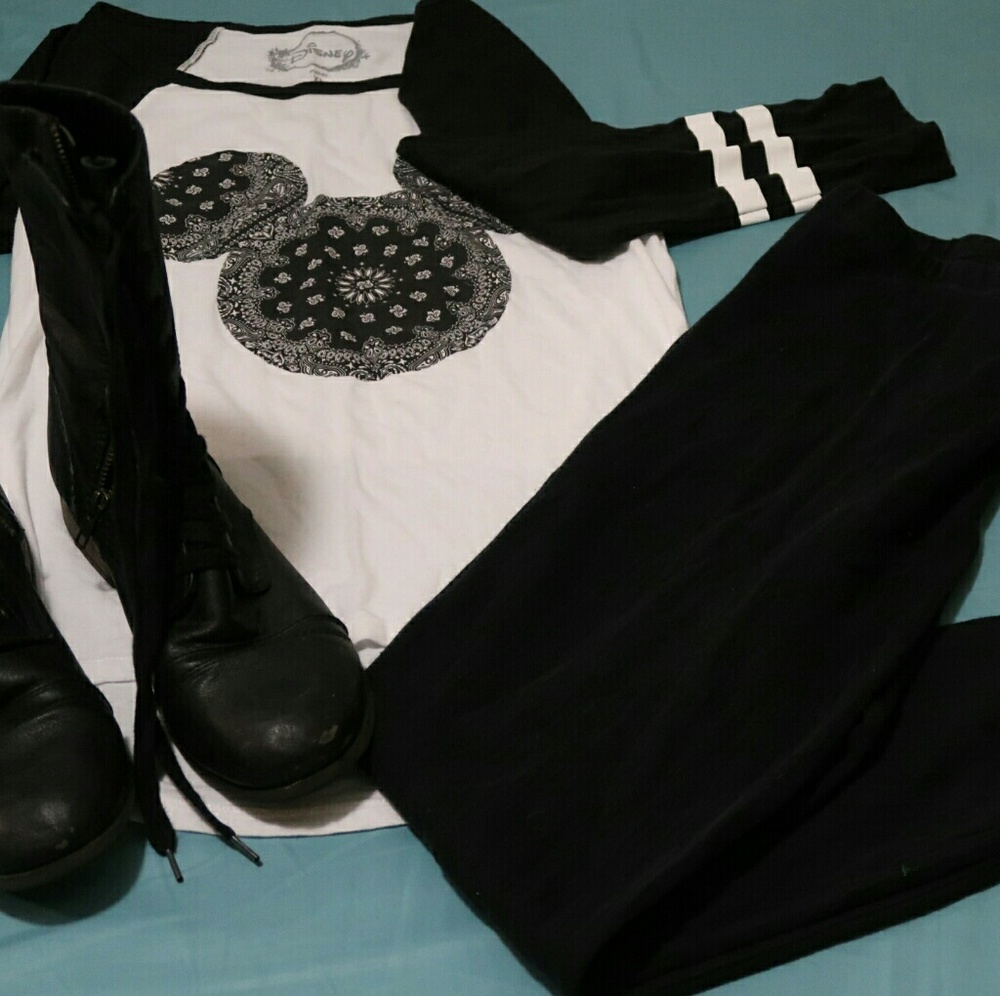 Black leggings with back pockets