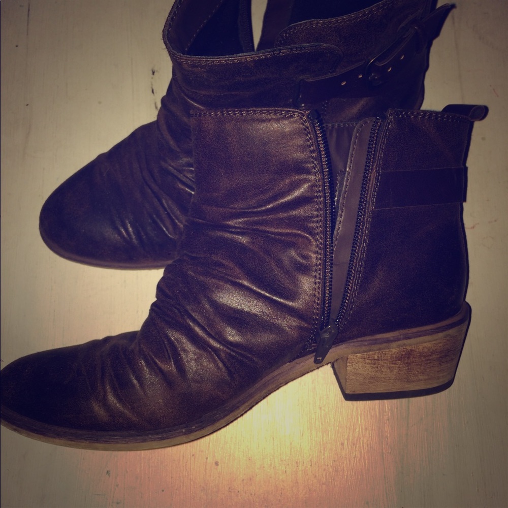 Bare Trap ankle boots