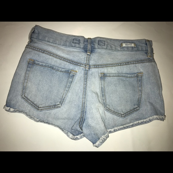 Brandy Melville Lightwash Denim Shorts - Picture 3 of 4