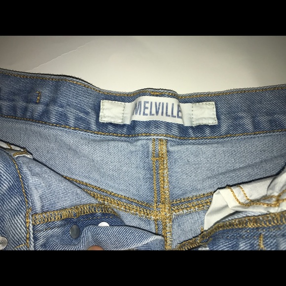 Brandy Melville Lightwash Denim Shorts - Picture 4 of 4