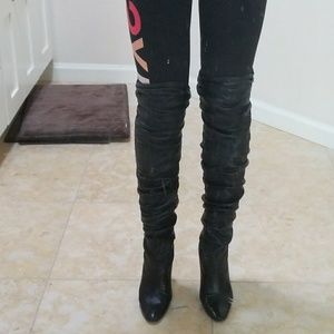 Love these Manolo leather over the knee boots 💕