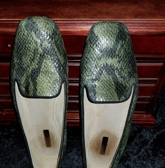 Tahari flats reptile print size 8 - Picture 1 of 5