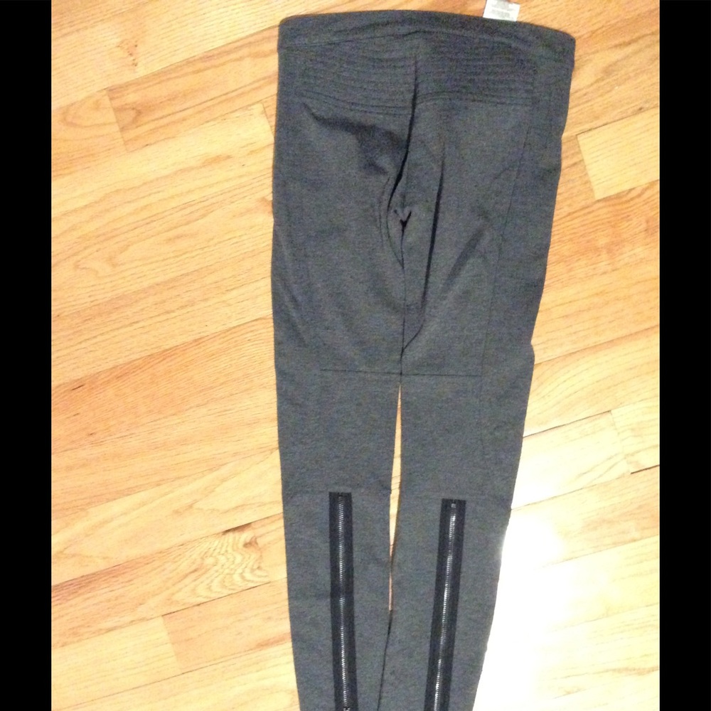 BCBG Max Azria gray & black jeggings