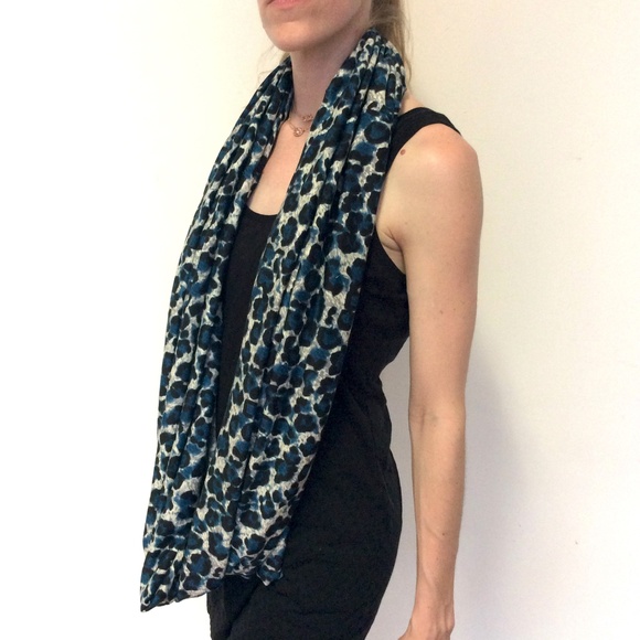 New! Handmade Blue Leopard Print Infinity Scarf - Picture 4 of 6
