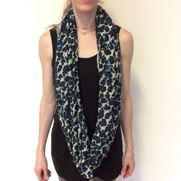 New! Handmade Blue Leopard Print Infinity Scarf - Picture 3 of 6