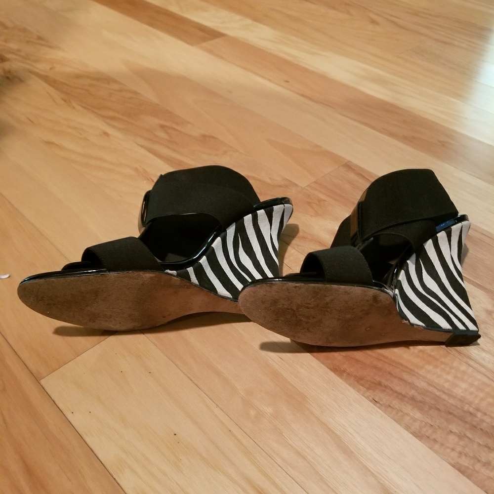 Great Manolo Blanik casual wedge!!