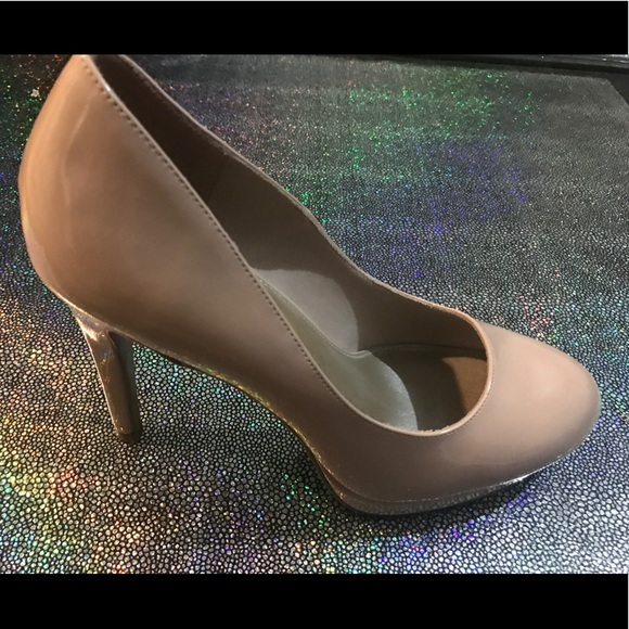 Light pink patent platform heels - Picture 2 of 6