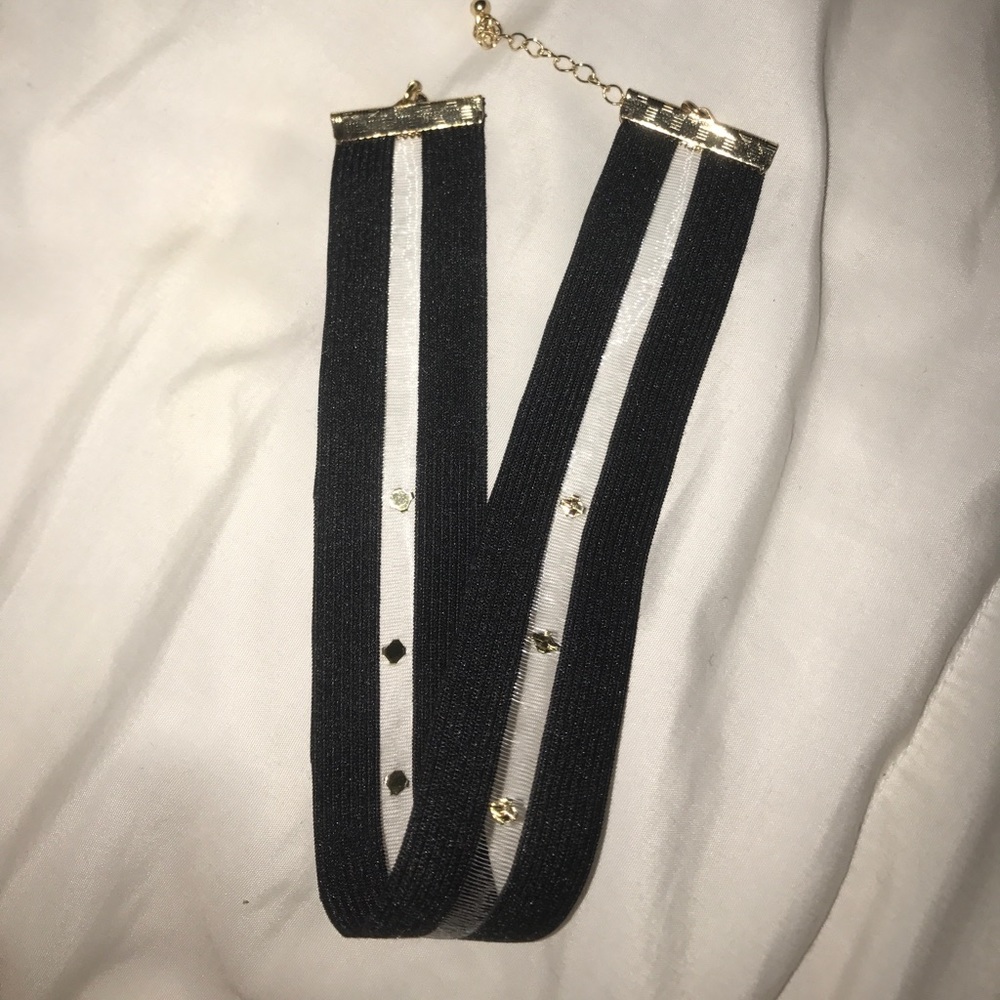 SUPER CUTE Studded choker!!
