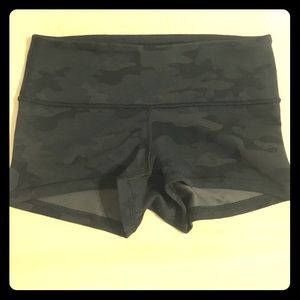 LULULEMON Black camo Boogie Shorts