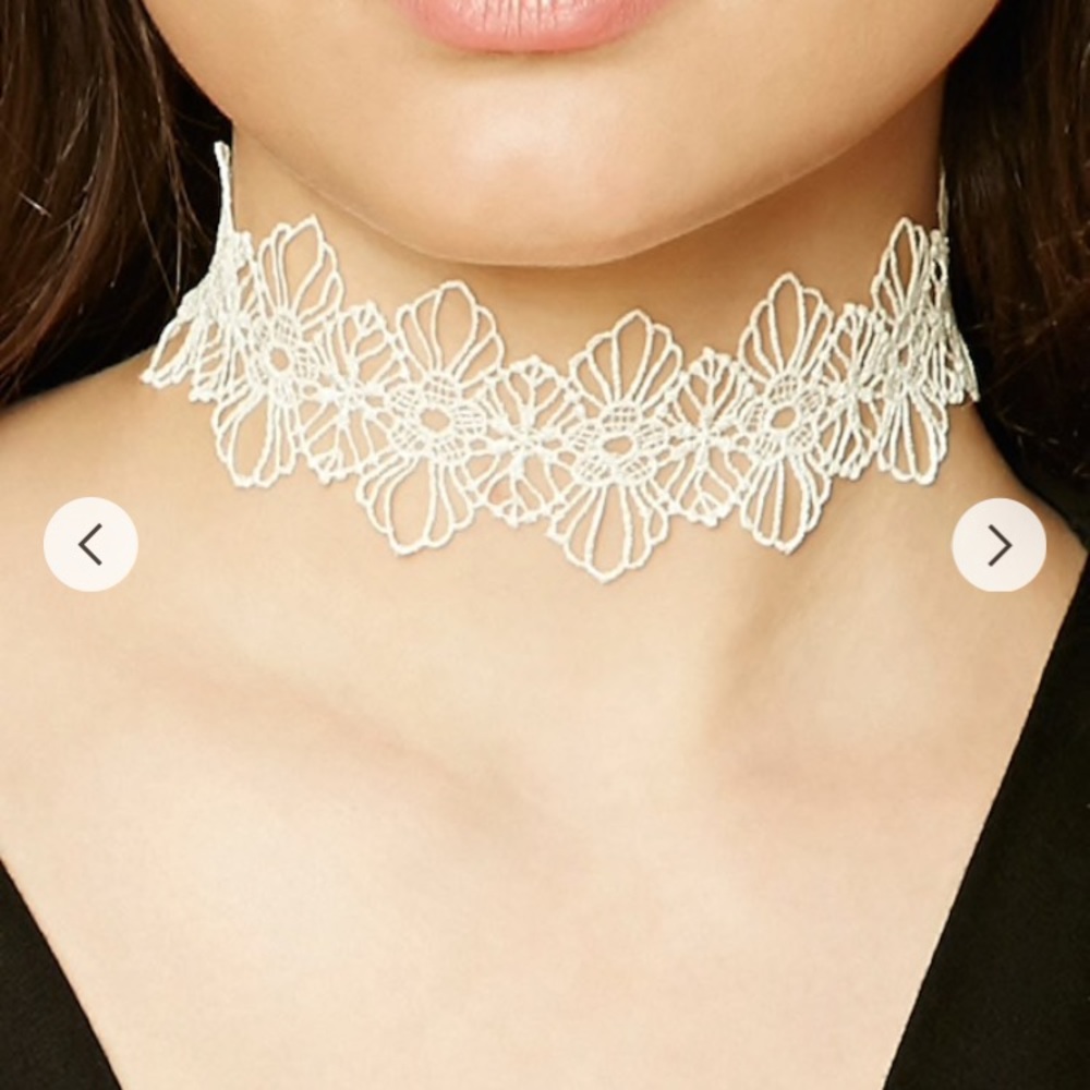 PURE FLOWER LACE CHOKER