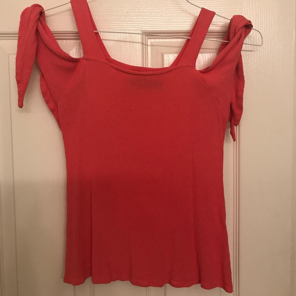 Lightweight Top with Shoulder Ties