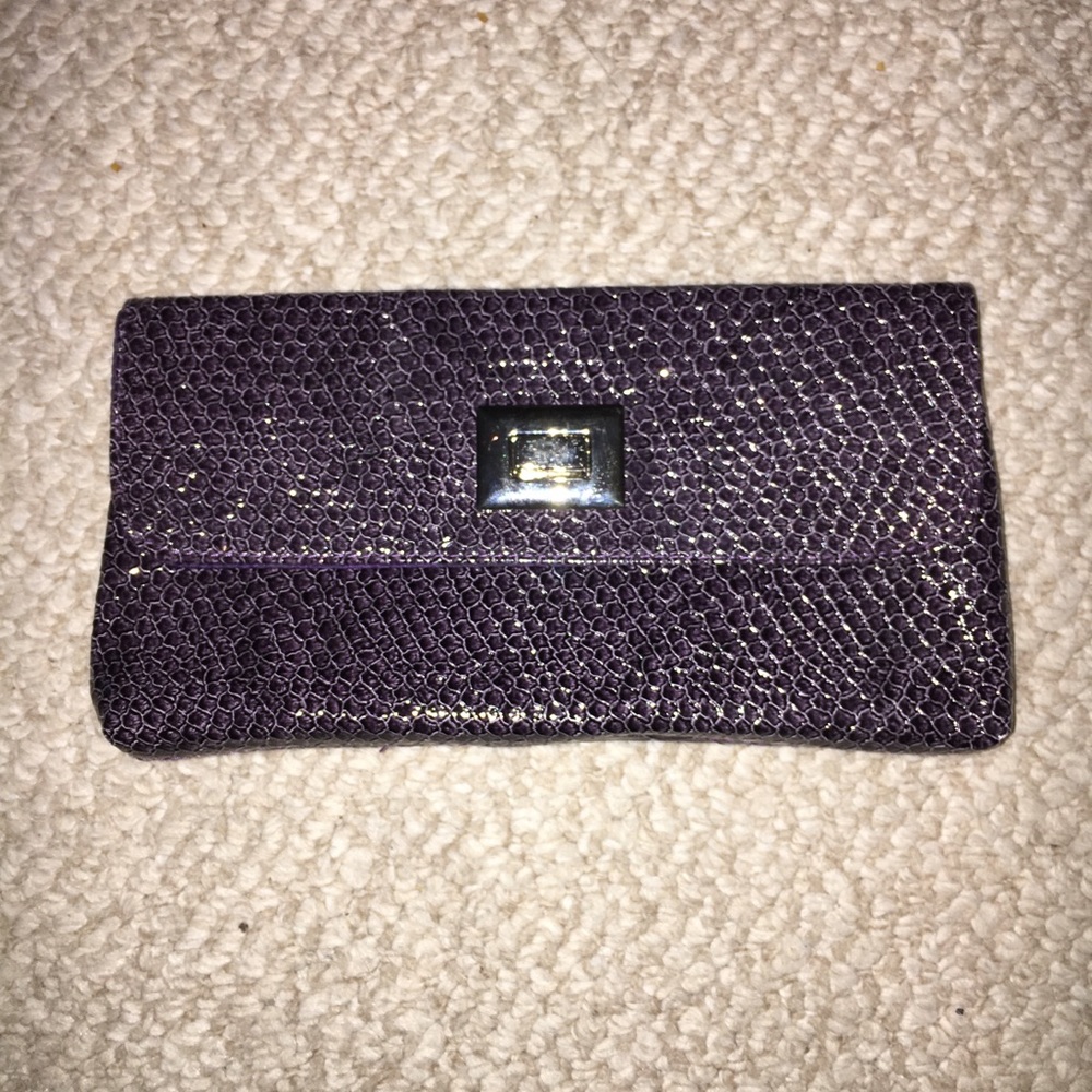 Snake Embossed Clutch 👛