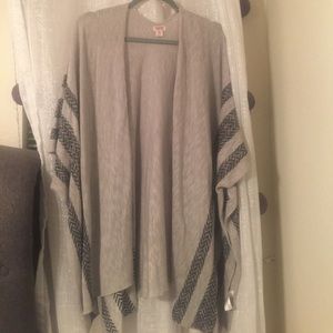 Gray and black short sleeved shall