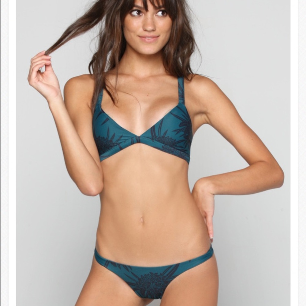 Mikoh Bikini Honolulu Top and Praia Bottoms