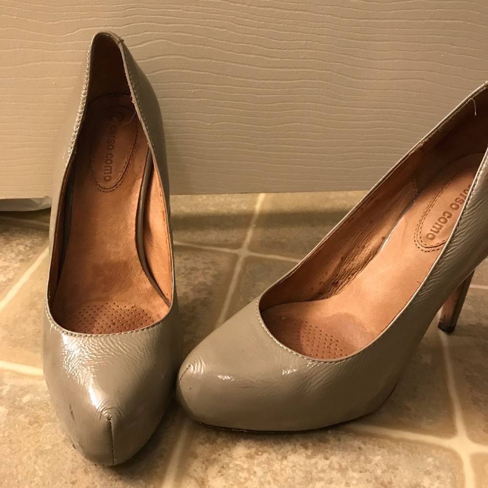 Pumps with comfy insoles