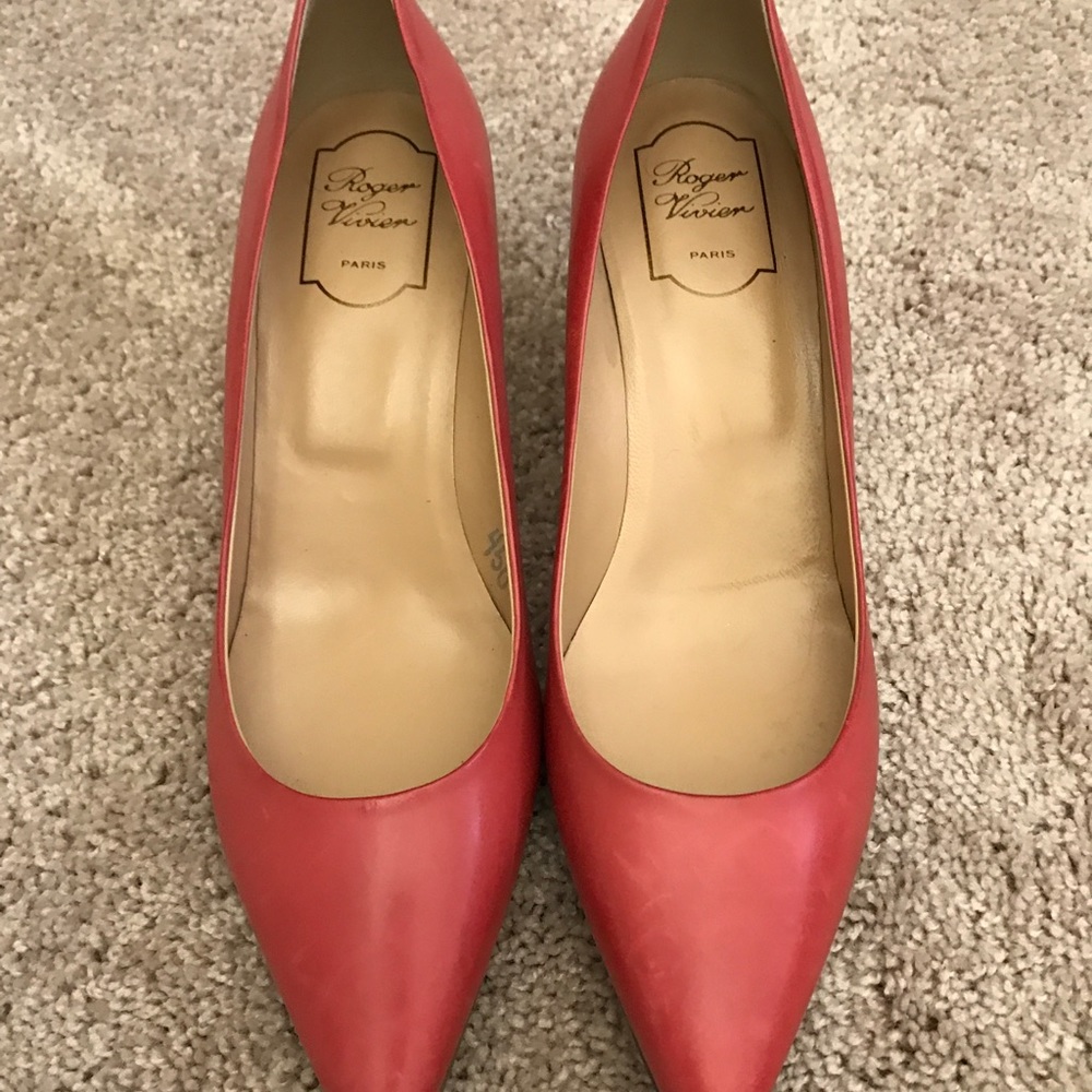 Roger Vivier red pump