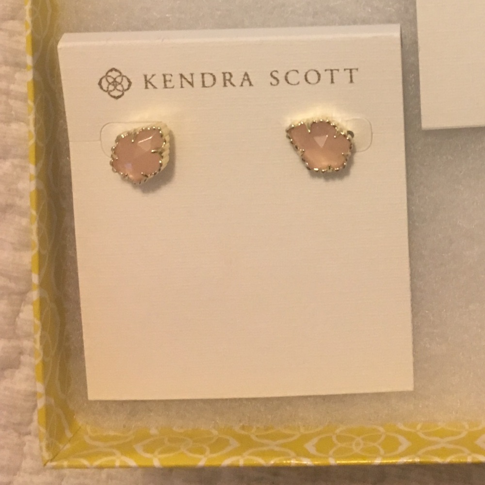 Kendra Scott rose quartz stud earrings