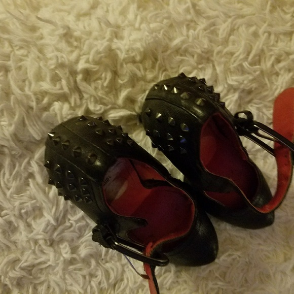 Shoes - Picture 2 of 2