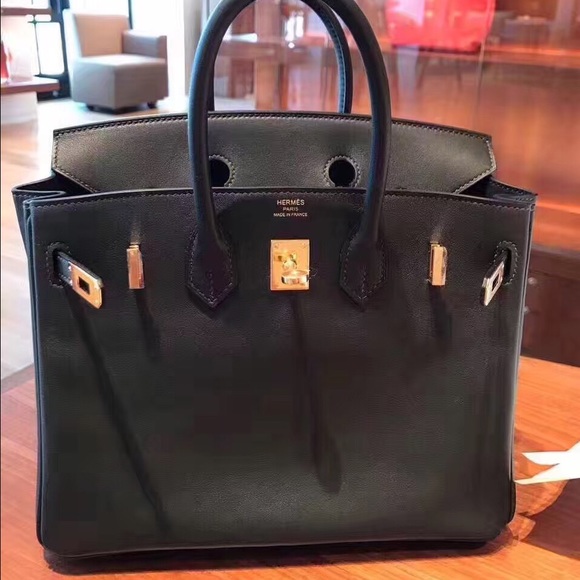 Meet your Posher/ Shopping Guide - Picture 5 of 8