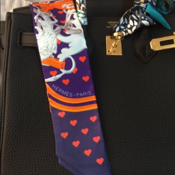 Meet your Posher/ Shopping Guide - Picture 4 of 8