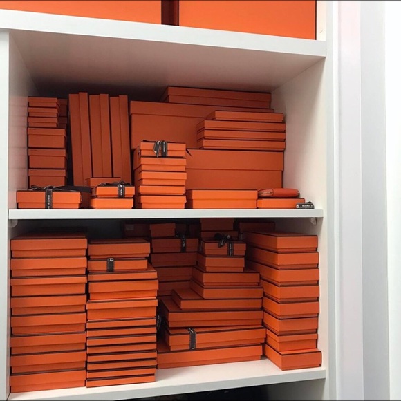 Meet your Posher/ Shopping Guide - Picture 6 of 8