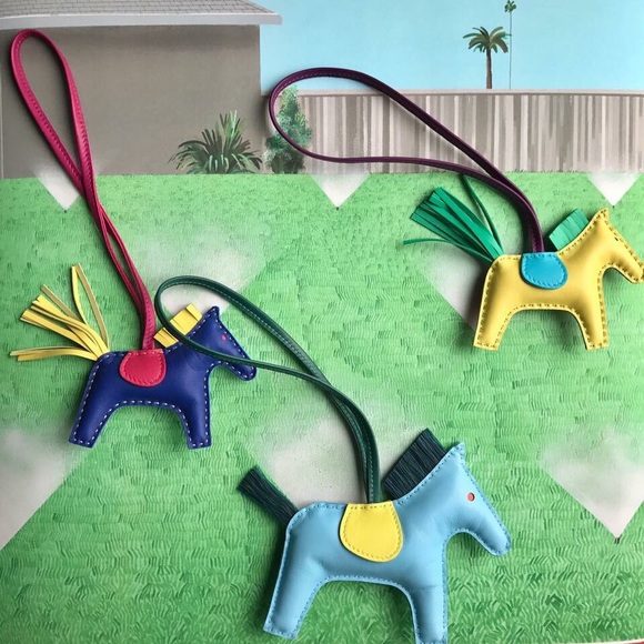 Meet your Posher/ Shopping Guide - Picture 8 of 8