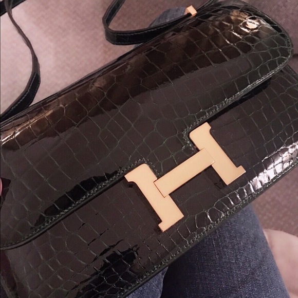 Meet your Posher/ Shopping Guide - Picture 3 of 8