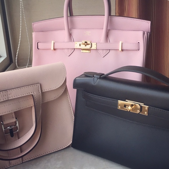 Meet your Posher/ Shopping Guide - Picture 2 of 8