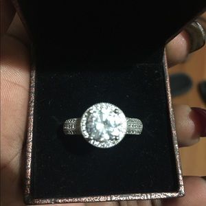 18k White Gold Engagement Ring
