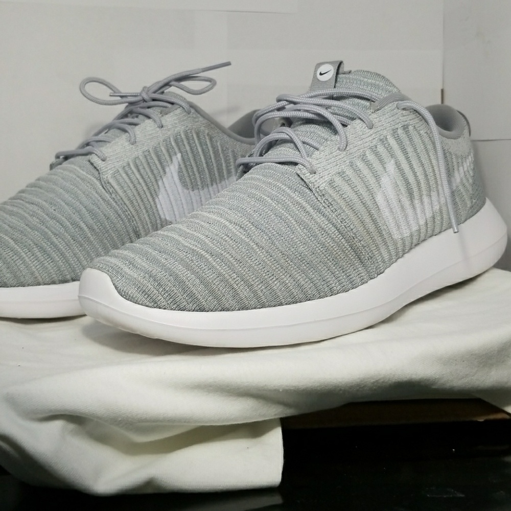 ROSHE 2 FLYKNIT SZ 10.5* added new photos :]