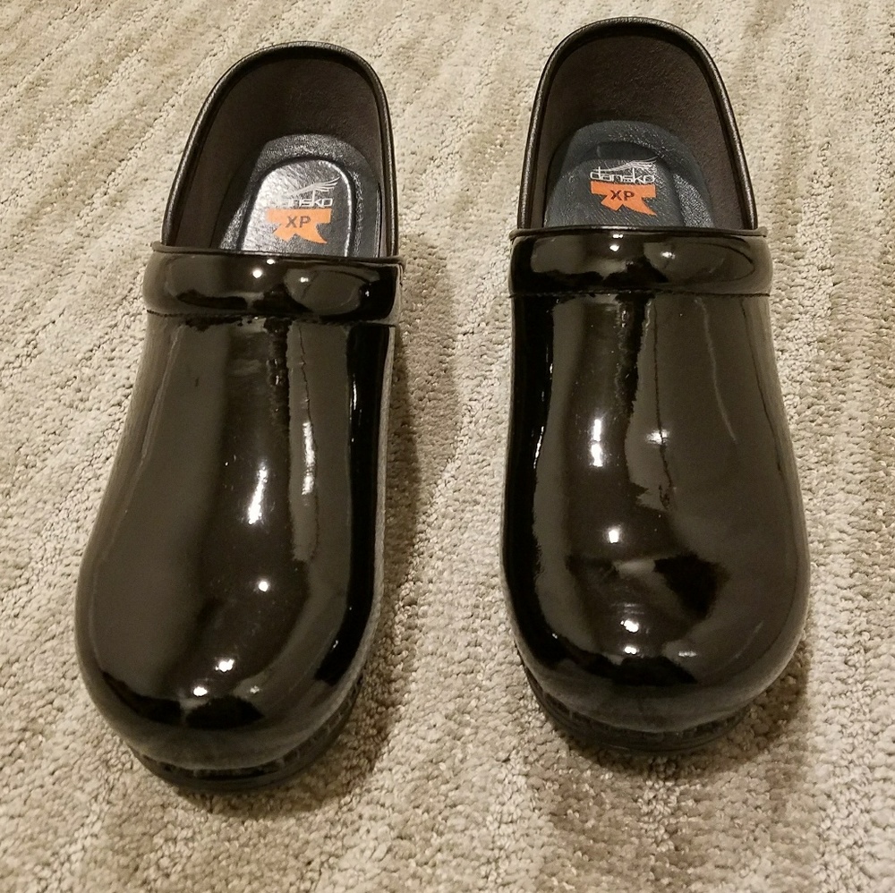 Dansko XP Black Patent clogs size 43, reg width