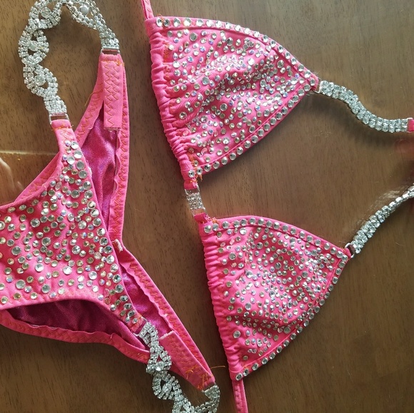 Competition Bikini - Picture 2 of 3