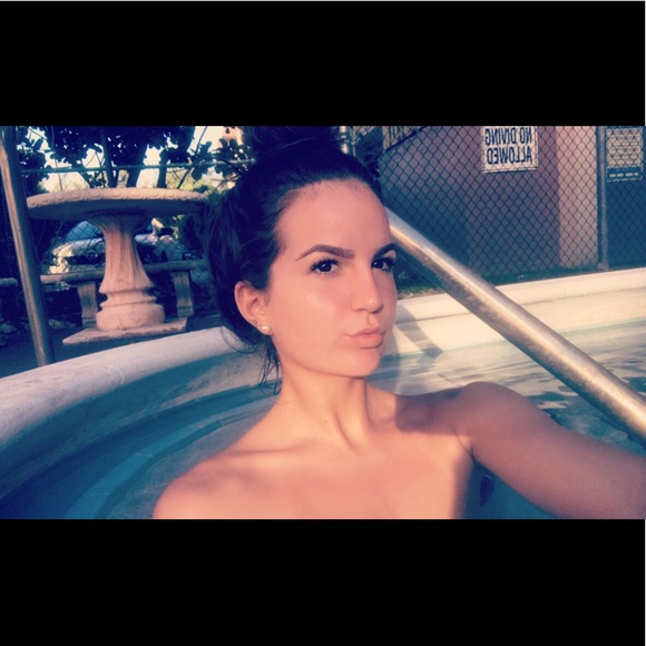 Meet your Posher, Daniela - Picture 1 of 1