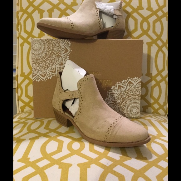 NEW LISTING NWT Altar'd State Sochi bootie❤️❤️❤️ - Picture 4 of 8